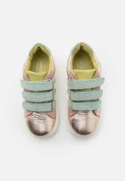 Friboo Leather - Sneakers Laag - Gold -Friboo Winkel f7c16071ed4f45888ad3dc4f763c9979